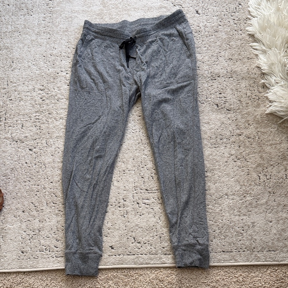 Amazon Essentials Heather Gray Kids Jogger Sweatpants with Drawstring